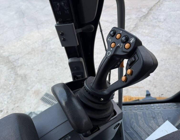 CATERPILLAR  140 AWD ***IMPECCABLE***